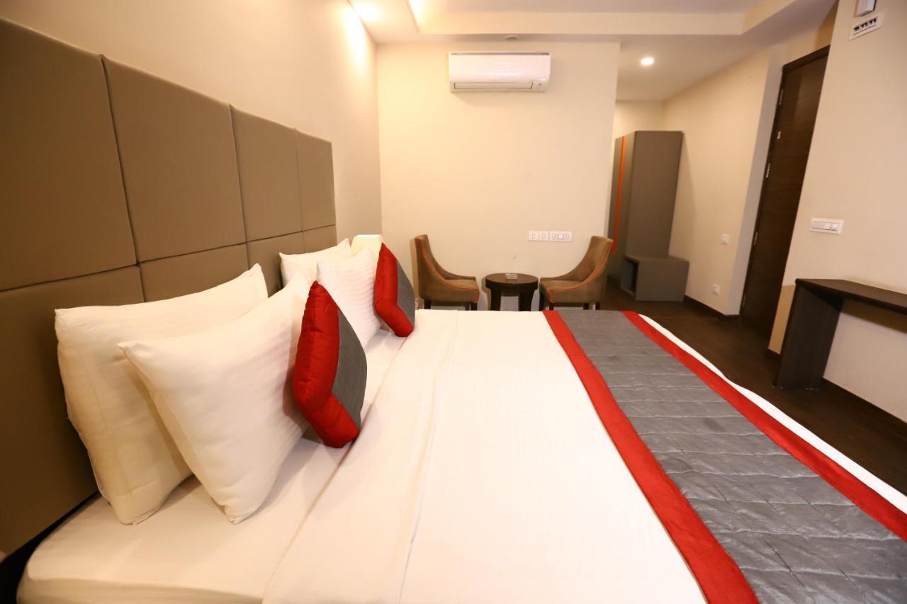 Hotel Azulo Inn Bhikaji Cama Place Delhi - Couple Friendly Local Ids Accepted 新德里 外观 照片